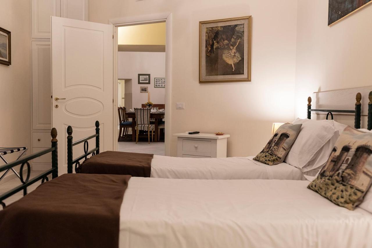 Bed and Breakfast Domus Borbonica Nápoles Exterior foto