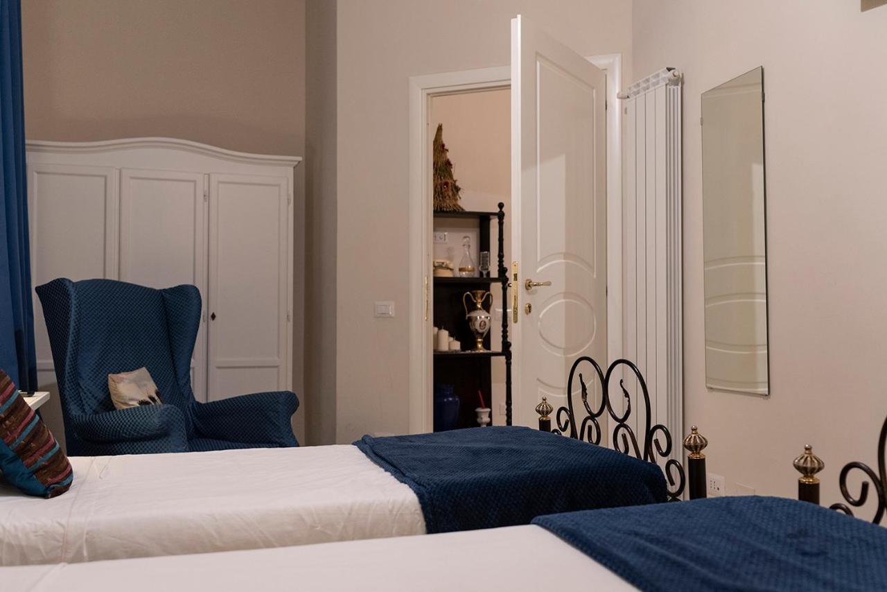 Bed and Breakfast Domus Borbonica Nápoles Exterior foto