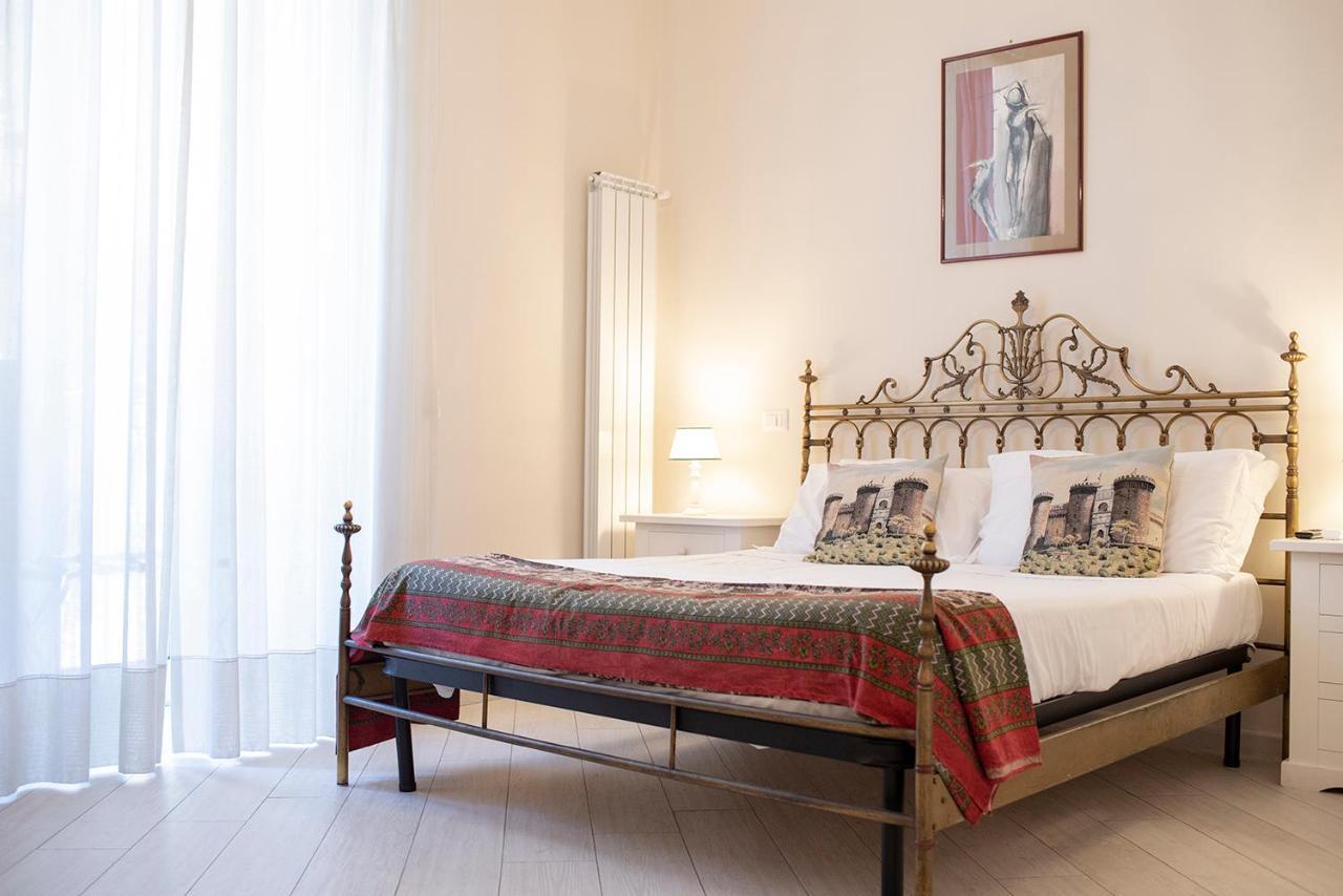 Bed and Breakfast Domus Borbonica Nápoles Exterior foto
