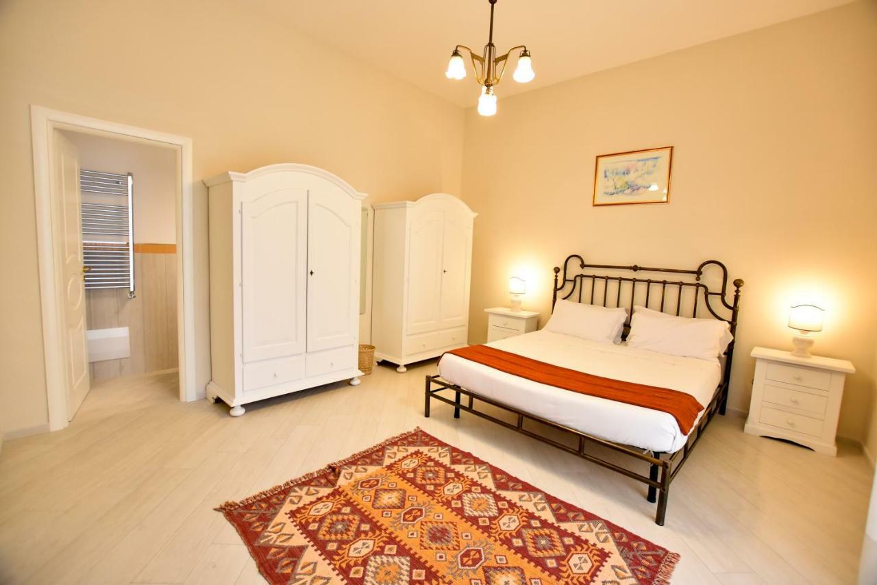 Bed and Breakfast Domus Borbonica Nápoles Exterior foto