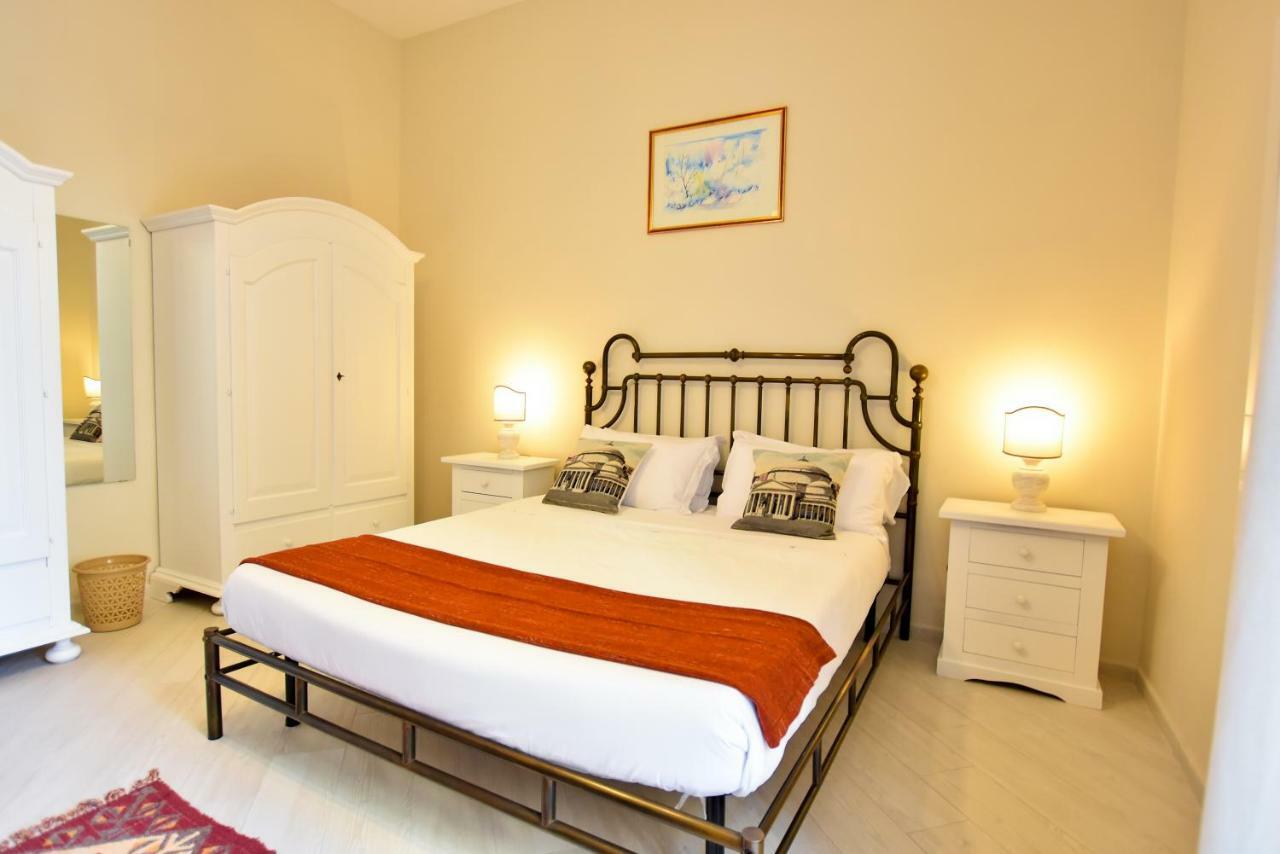 Bed and Breakfast Domus Borbonica Nápoles Exterior foto