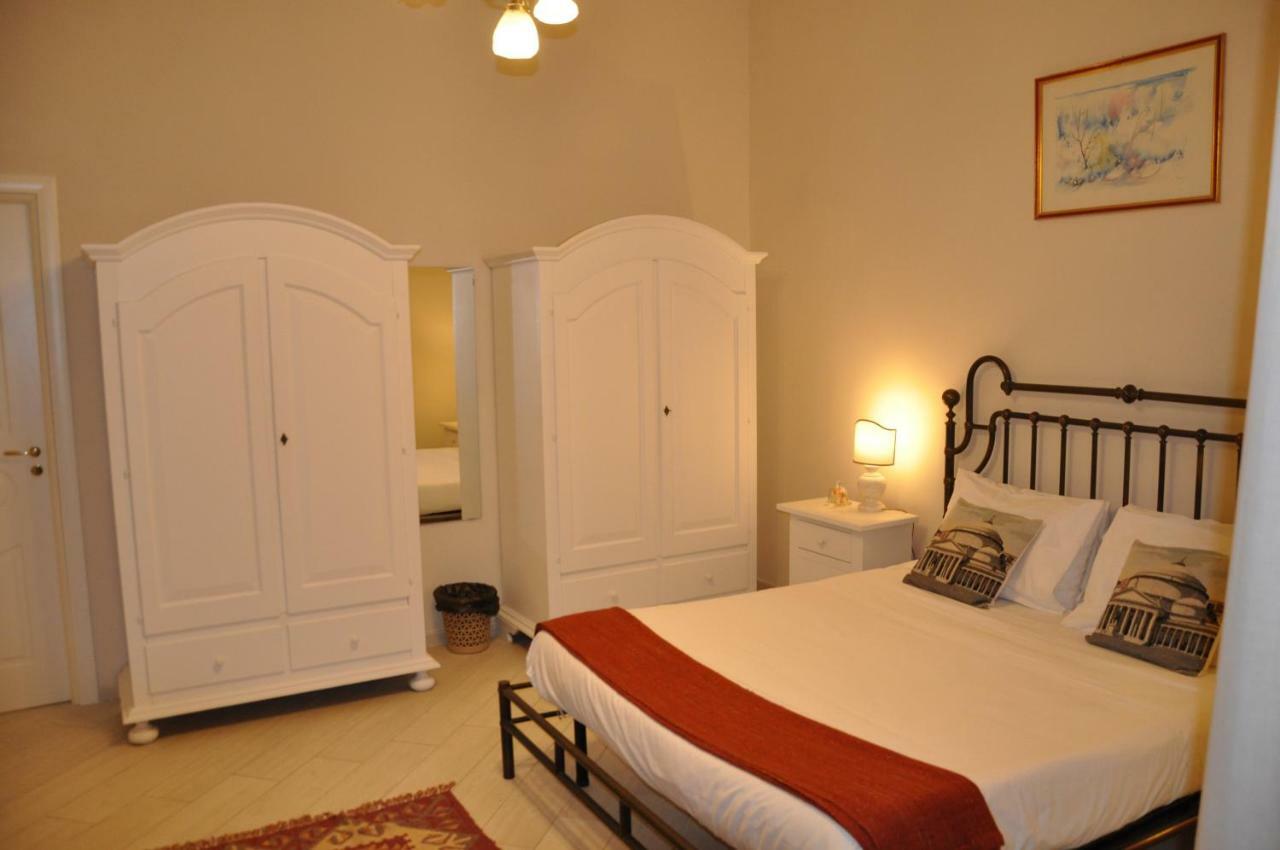 Bed and Breakfast Domus Borbonica Nápoles Exterior foto
