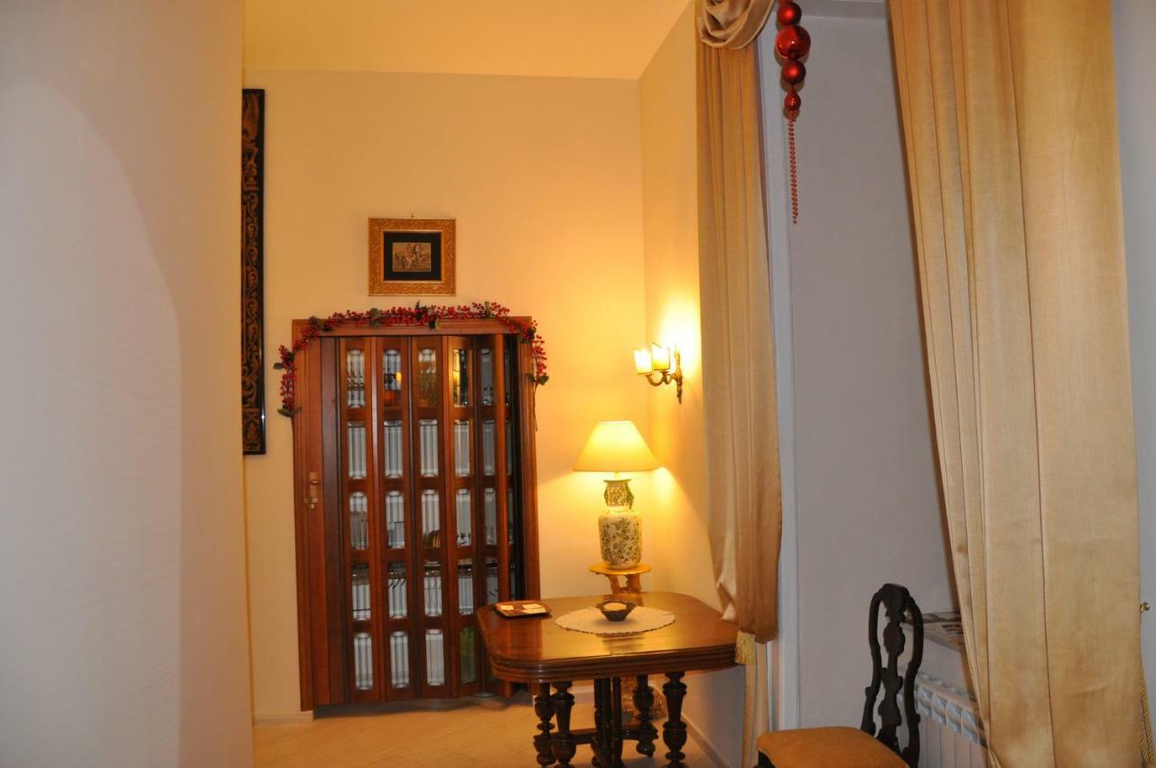 Bed and Breakfast Domus Borbonica Nápoles Exterior foto