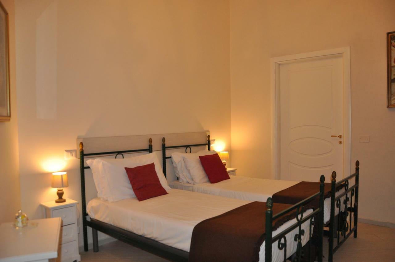 Bed and Breakfast Domus Borbonica Nápoles Exterior foto
