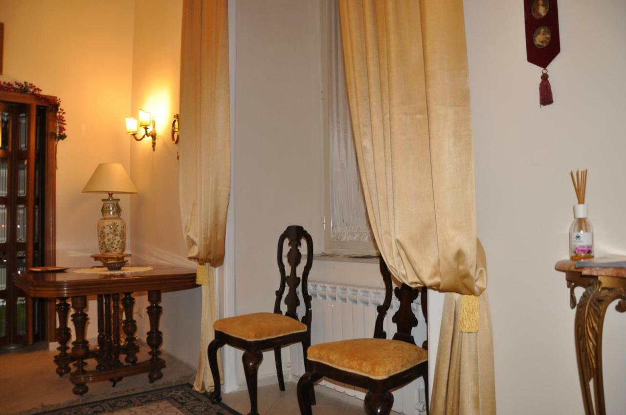 Bed and Breakfast Domus Borbonica Nápoles Exterior foto