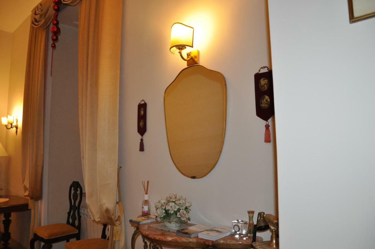 Bed and Breakfast Domus Borbonica Nápoles Exterior foto
