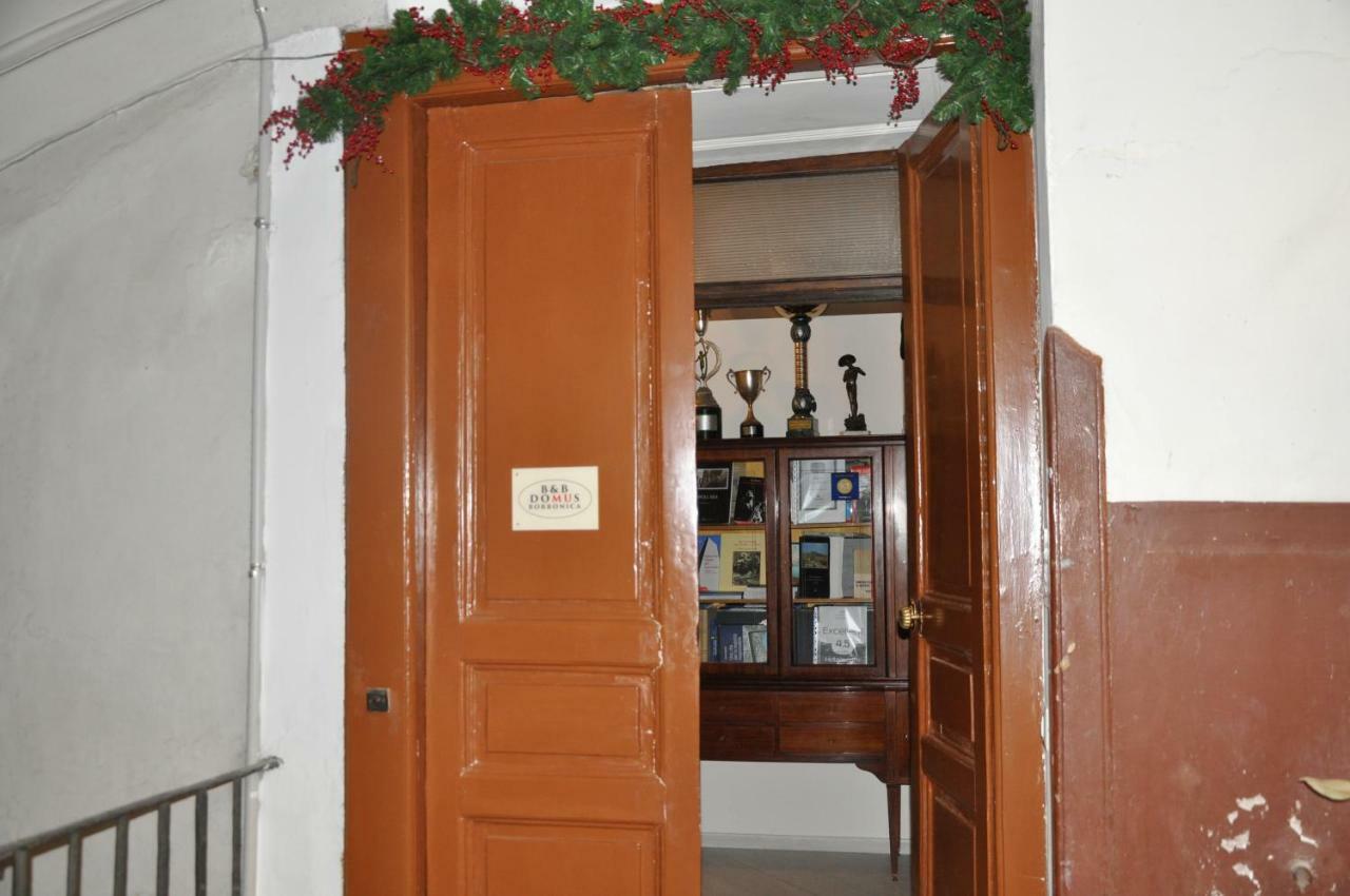 Bed and Breakfast Domus Borbonica Nápoles Exterior foto