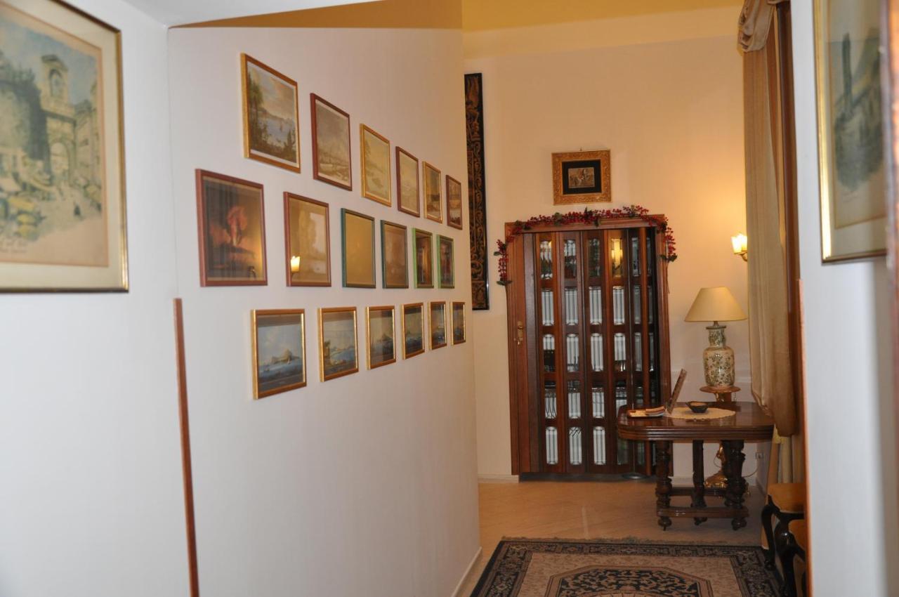 Bed and Breakfast Domus Borbonica Nápoles Exterior foto